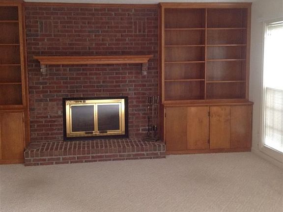 2nd image of 275 Hickory Ln