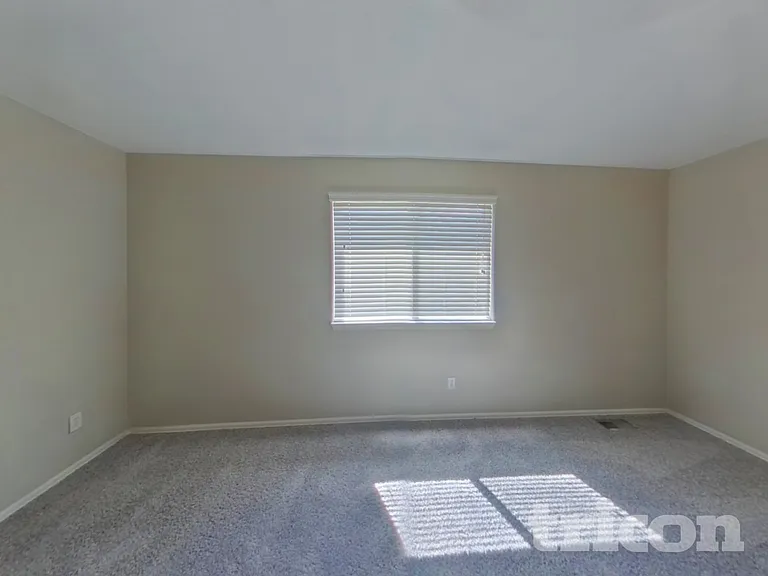 2728 Sierra Springs Dr — Photo 8