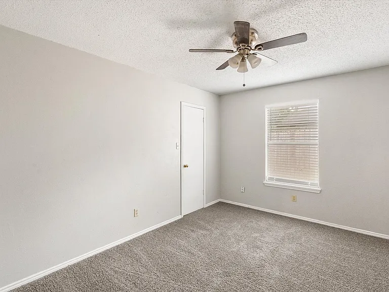 1217 Hidden Creek Dr — Photo 17