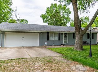 370 Northland Dr, Warrensburg, IL 62573