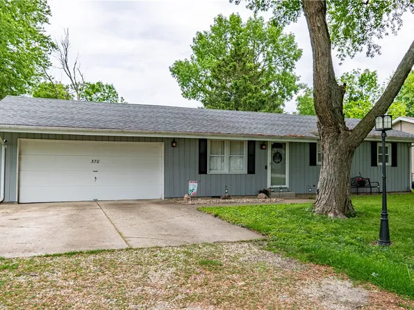 370 Northland Dr, Warrensburg, IL 62573