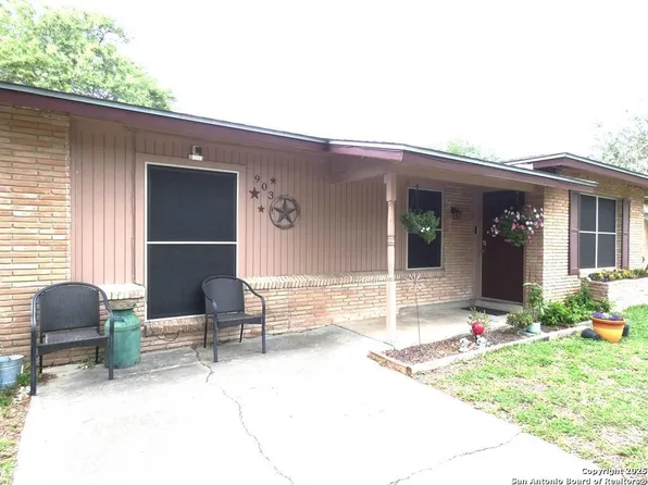 903 E RANDALL, Beeville 78102