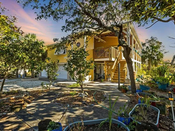 16660 Hodges Ave, Cedar Key, FL 32625