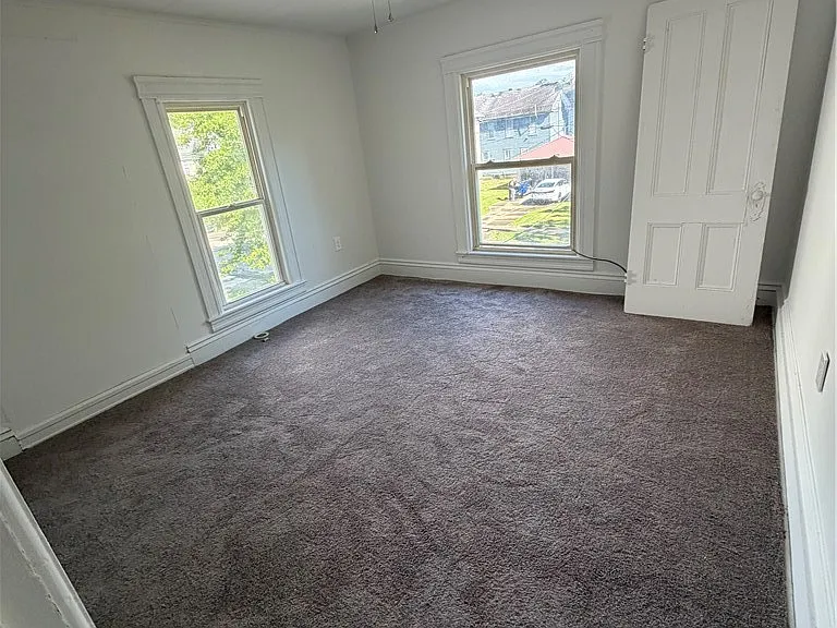 606 W Gray St — Photo 5