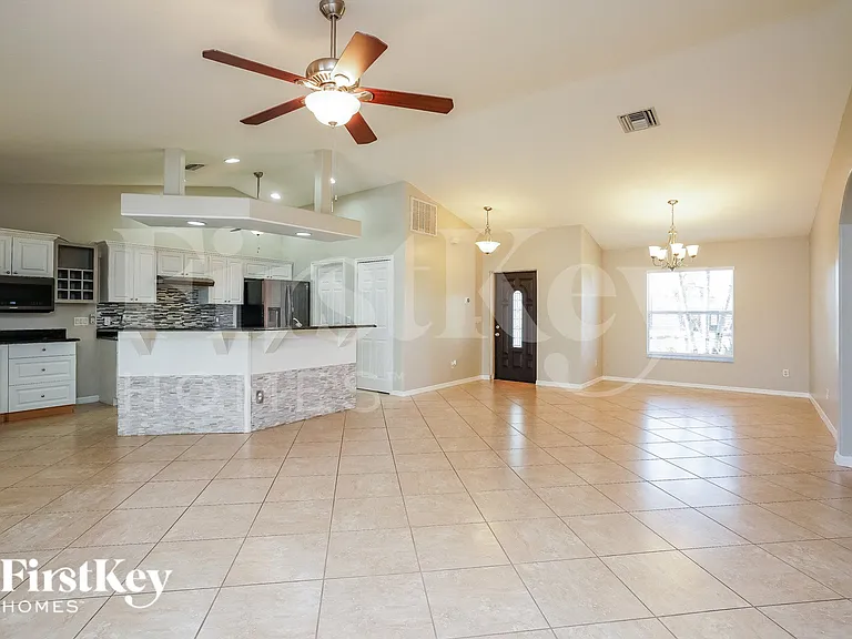 1217 SW 35th Ter — Photo 3