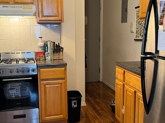 4th image of 24-35 Steinway St #10