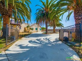 999 Orleavo Dr, Vista, CA 92084