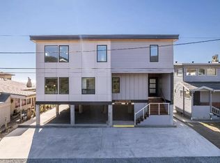 835 N Pacific St, Rockaway Beach, OR 97136