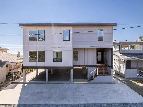 835 N Pacific St, Rockaway Beach, OR 97136
