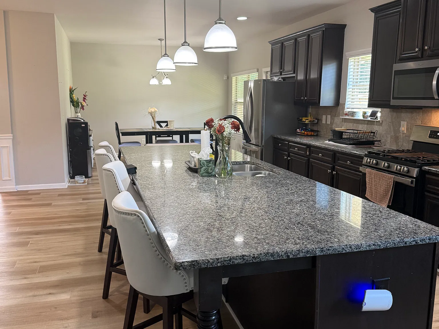 6 bed, 3758 sqft, $4,450 — Photo 4