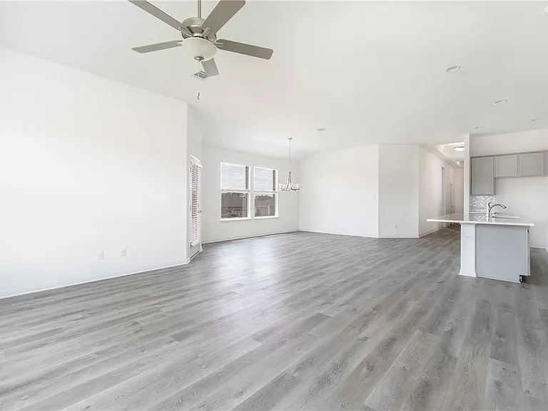 220 Tanda Ln — Photo 8