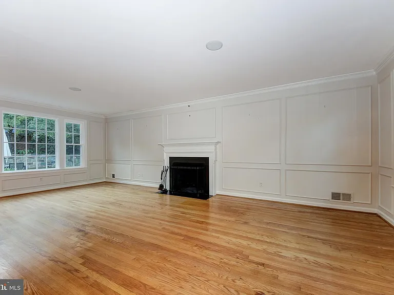 4509 Tournay Rd — Photo 4