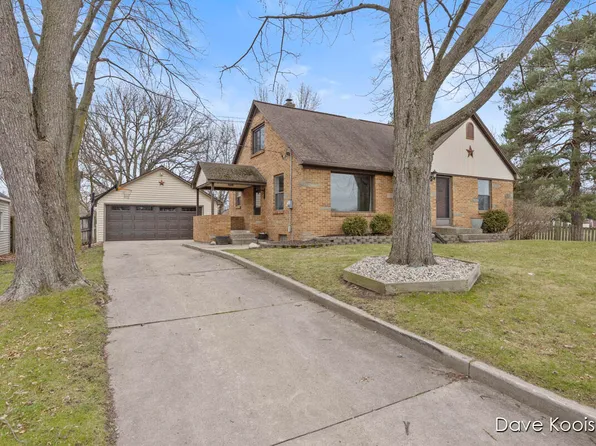 203 Marcus St SW, Grand Rapids, MI 49548