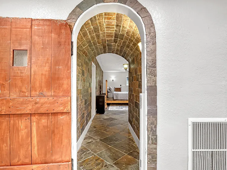 10780 Anderson Ln — Photo 66