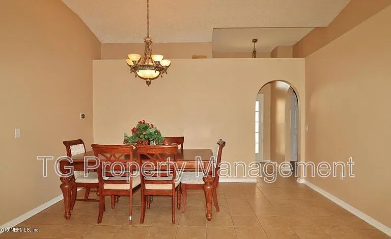 11034 Englenook Dr — Photo 6