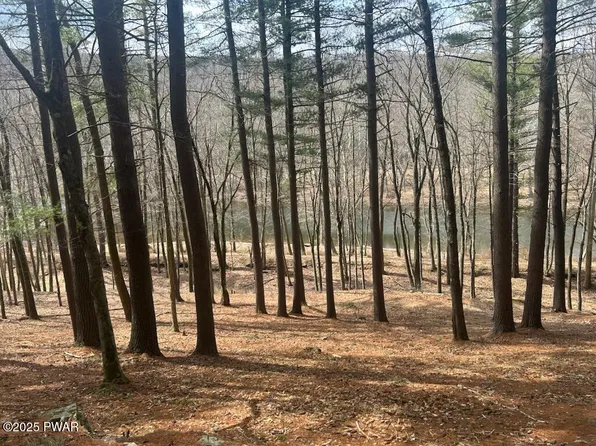 23 Circle Dr, Hawley, PA 18428