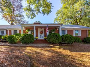 607 W Hunter St, Madison, NC 27025