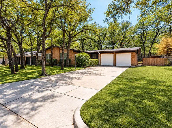 1237 King Dr, Bedford, TX 76022