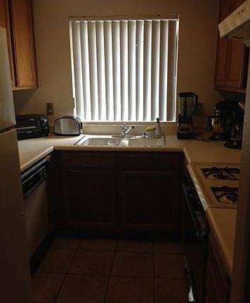5th image of 1034 E 6th St APT 702