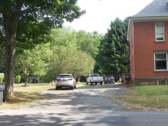 3rd image of 251 Bradford St