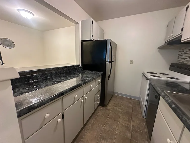 University Park Apartments near Cornell University — Photo 535