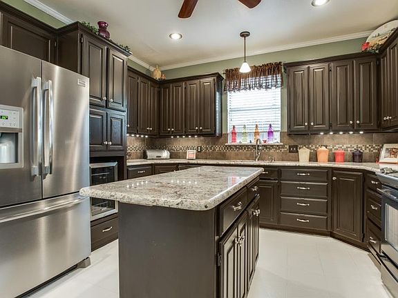 2nd image of 1905 Canyon Ct