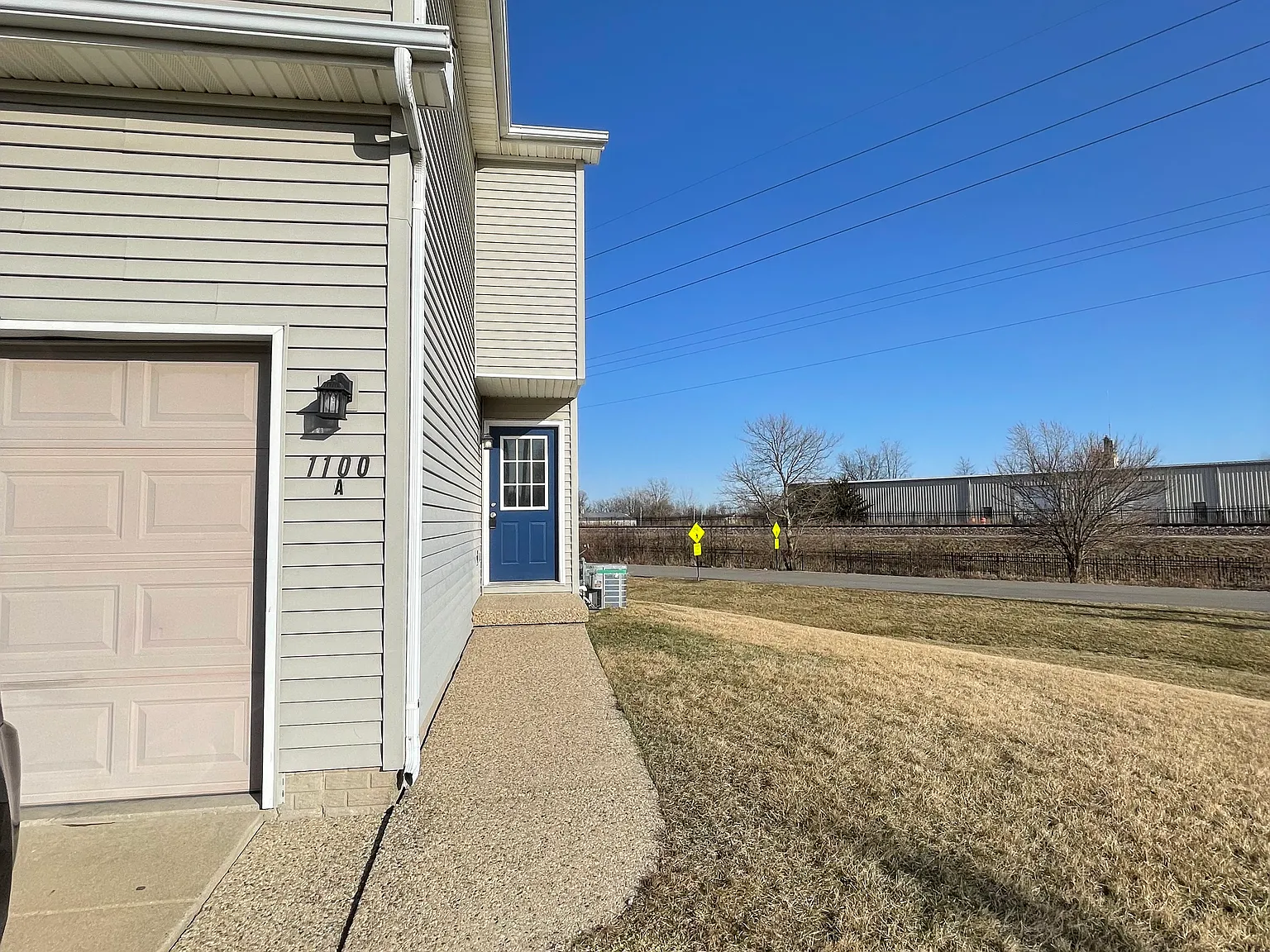 4 bed, 2100 sqft, $2,300 — Photo 2
