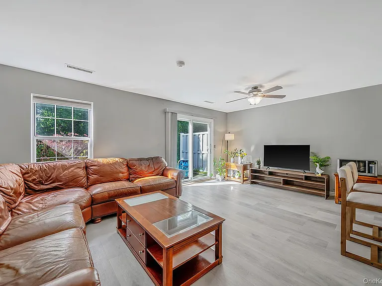 908 Sara Cir — Photo 3