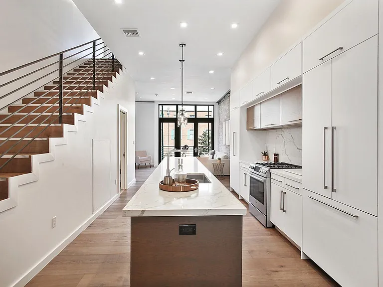 618 N Rampart St #201 — Photo 9