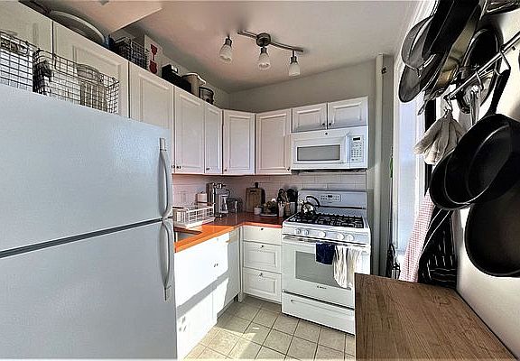 5th image of 408 De Graw St #3