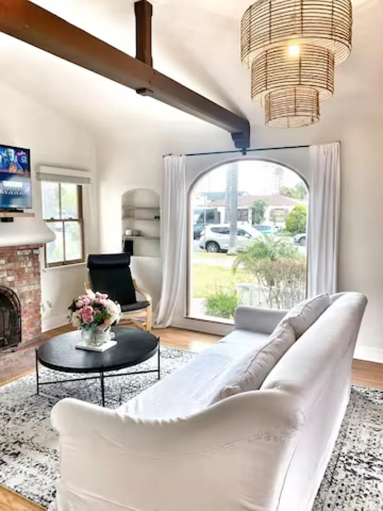 3 bed, $6,350 — Photo 2