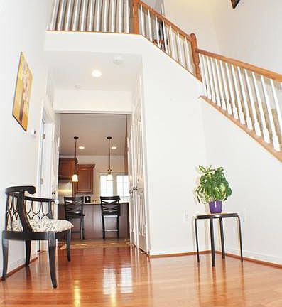 3rd image of 905 Augustine Dr