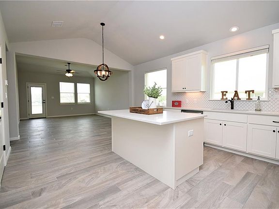 4th image of 413 Spyglass St