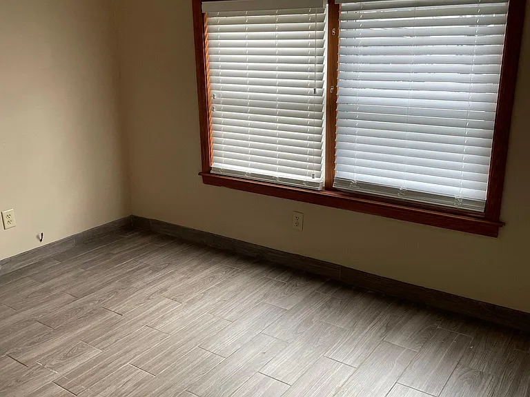 1540 Linden Ave — Photo 5