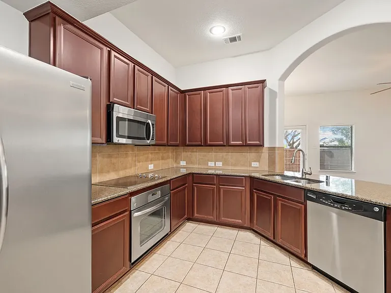 1013 Lucy Ln — Photo 12