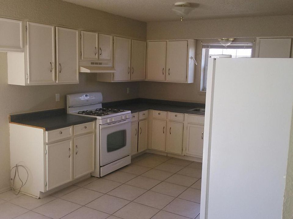 2nd image of 430 E 137th St S