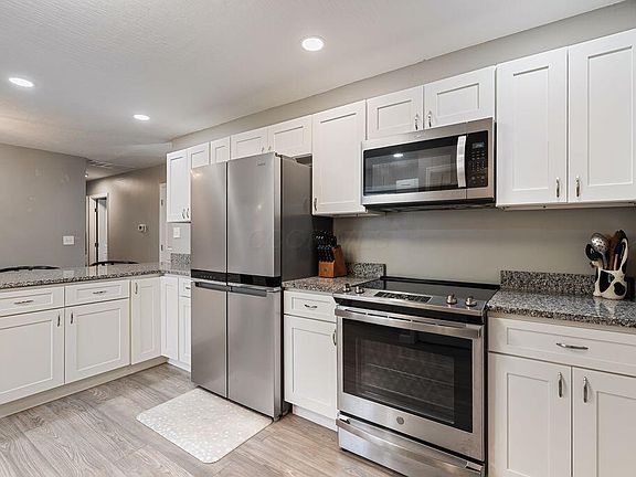 5th image of 3694 Westbrook Dr