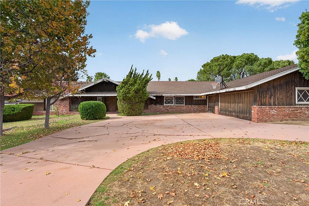 8721 Somerset St — Los Coyotes Country Club