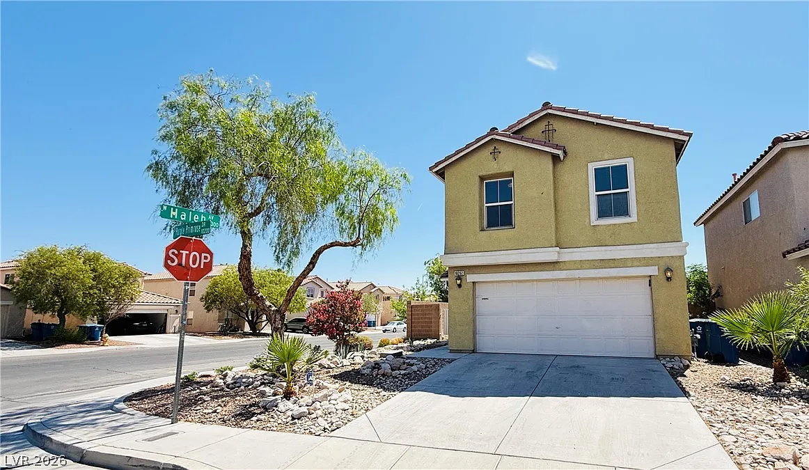 3 bed, 2.5 bath, 1659 sqft, $2,050 — Photo 2