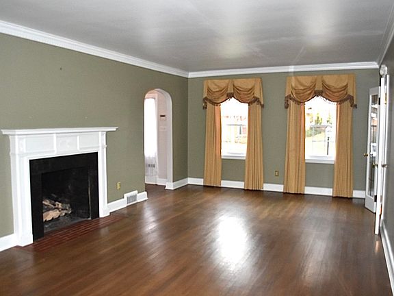 3rd image of 308 Holswade Dr