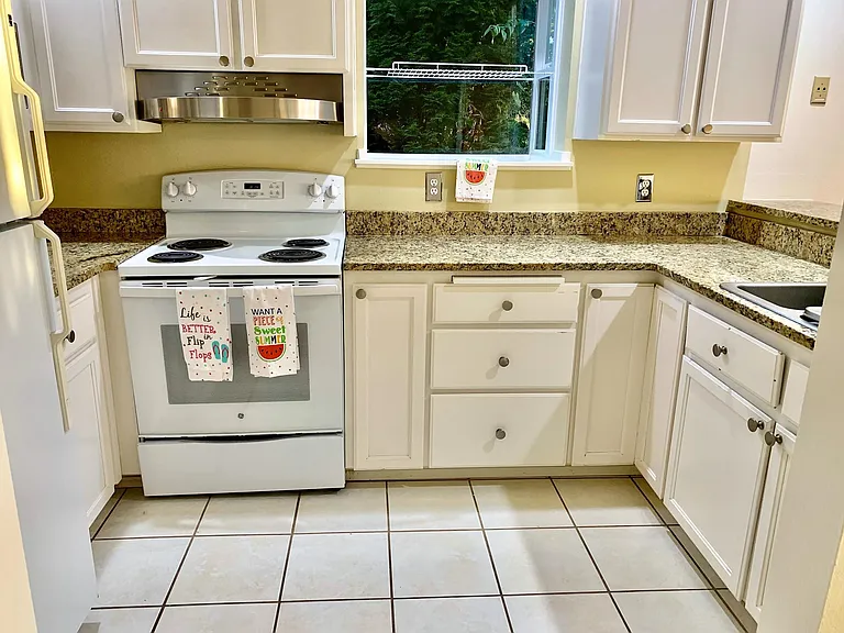 1718 Alki Ave SW #100 — Photo 8