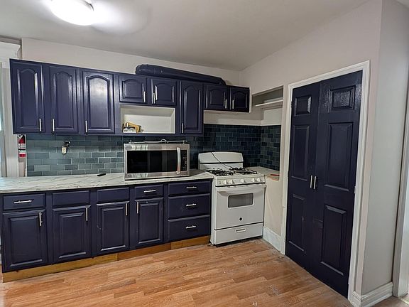 2nd image of 209 N 11th St APT 1