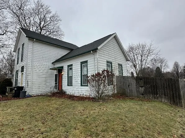 109 N 4th St, Pierceton, IN 46562