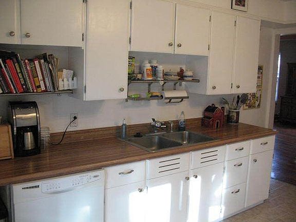 3rd image of 30905 Carlton Dr