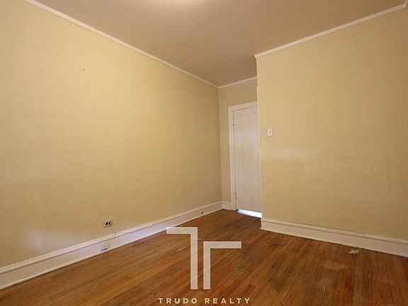 5th image of 3701 N Hoyne Ave