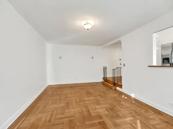 25 Plaza Street West image 11 of 19