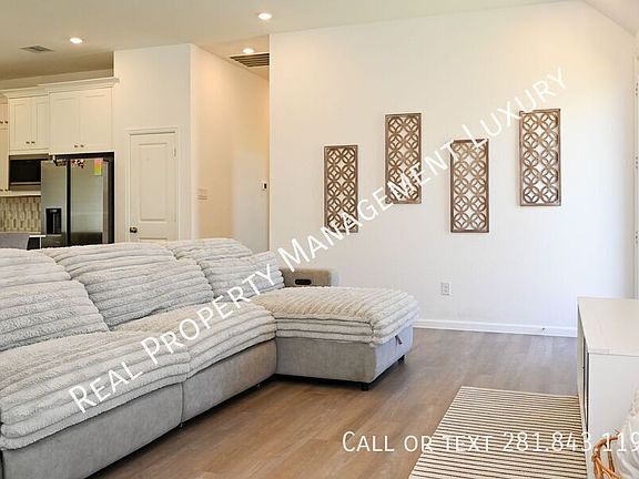 4th image of 3057 Pensacola Dr