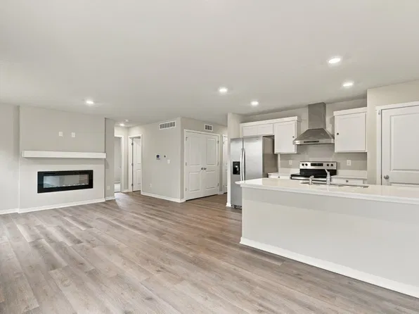 5082 Grandview Ave, Des Moines, IA 50317