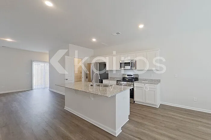 2215 Banyon Cir — Photo 6