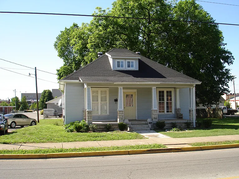 611 Chestnut St — Photo 1